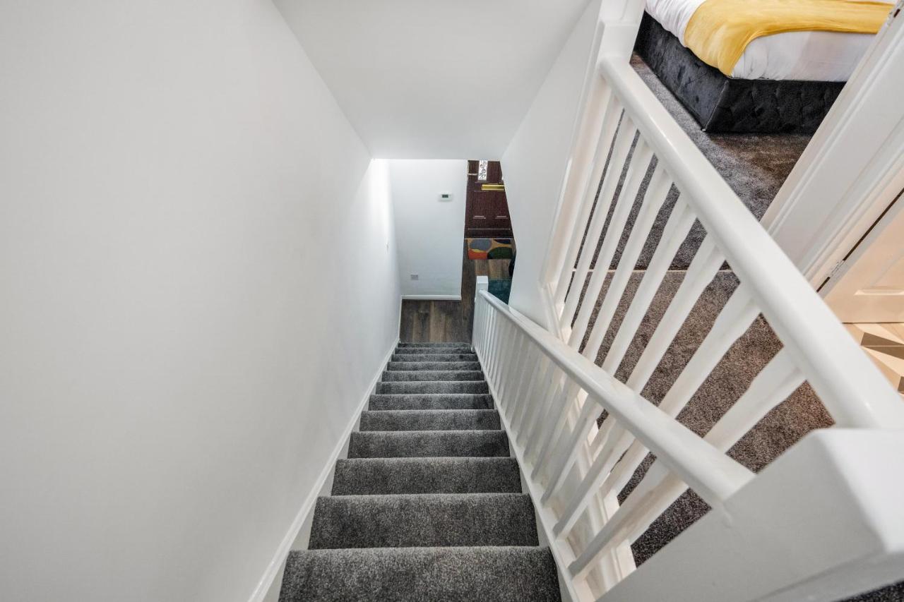 Lovely House In Dagenham / Barking With Free Parking, Wifi & Garden Esterno foto